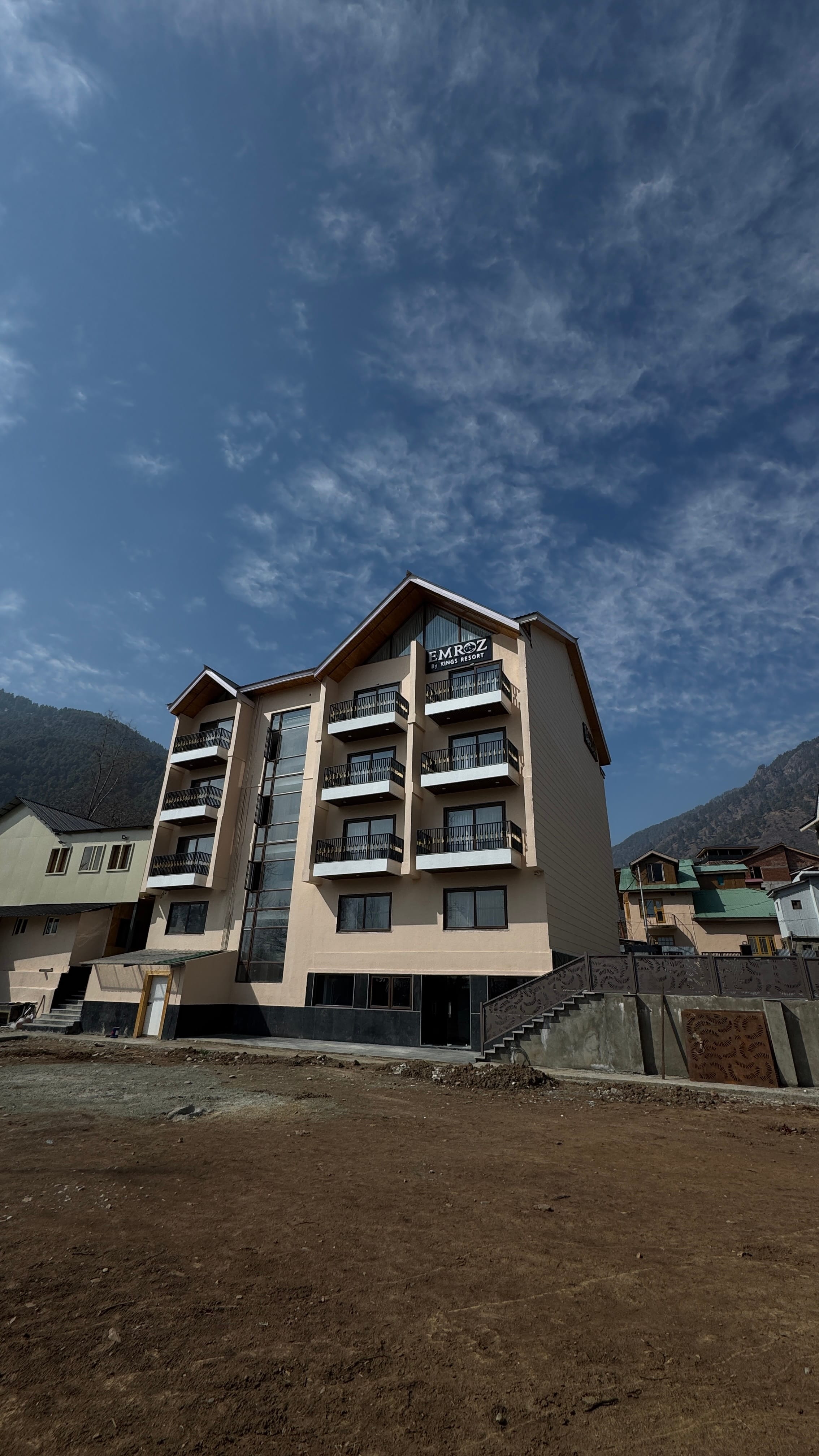 Emroz by Kings Resort exterior with majestic mountain backdrop in Pahalgam, Kashmir